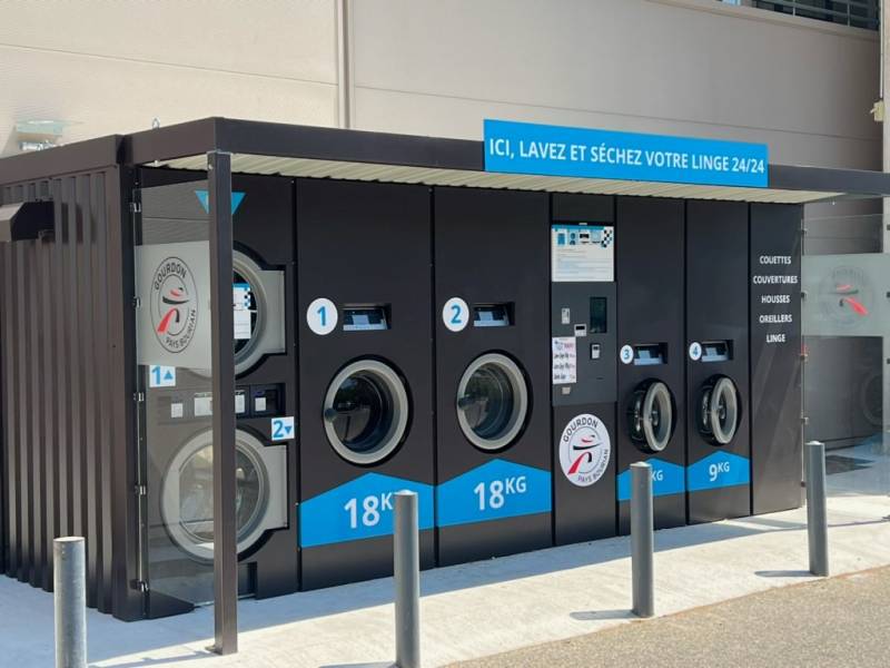 Installation d’une laverie automatique sur le parking d’un supermarché à Gourdon dans le Lot et Garonne
